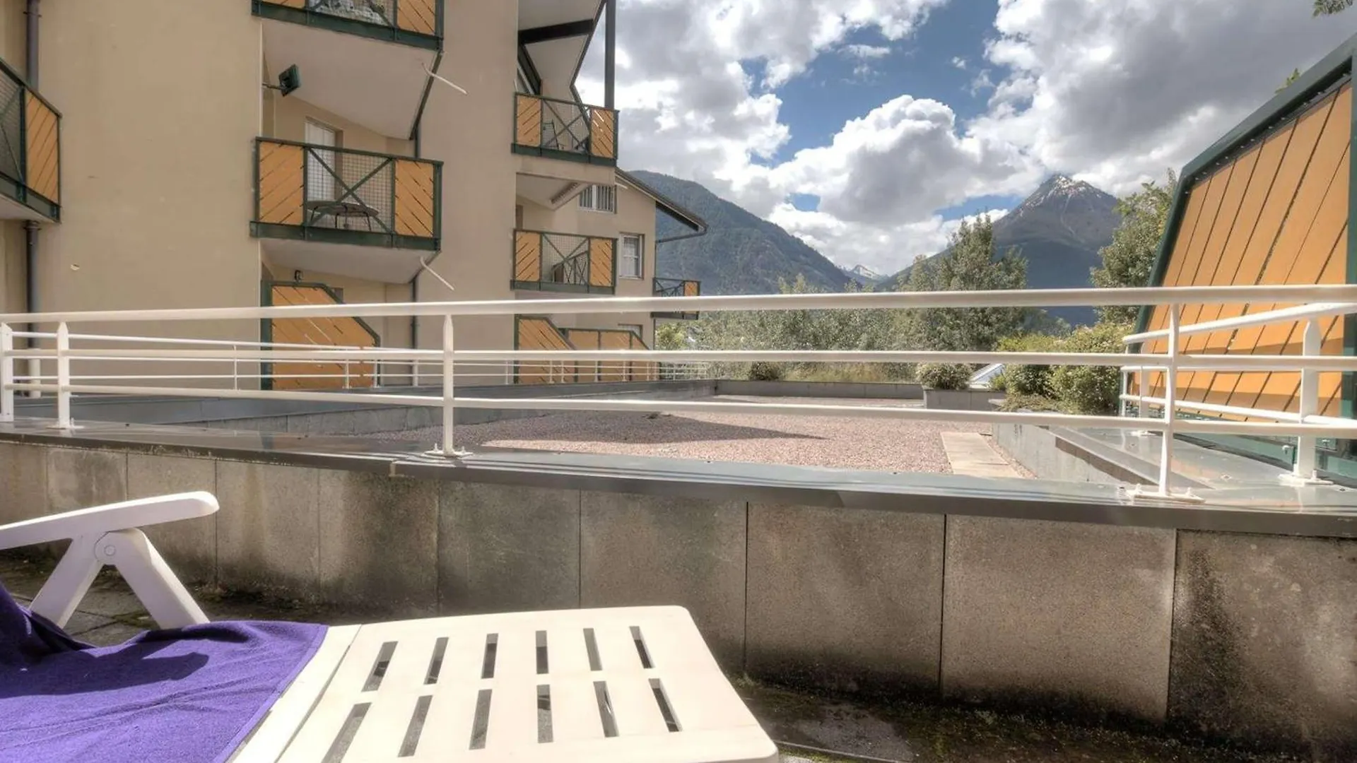 Appartement 2 Pieces Avec Terrasse, Proche Commerces Et Telecabine - Briancon - Fr-1-330C-80